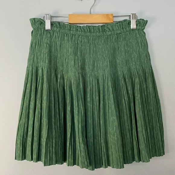 Current Air Anthropologie Jacquard Pleated Mini Skirt in Leaf Green - Picture 2 of 9